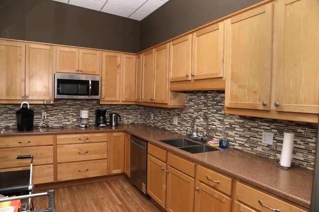 Building Photo - 1537 E Hillsboro Blvd