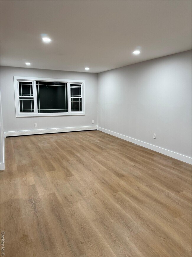 Building Photo - 15 Valerie Dr