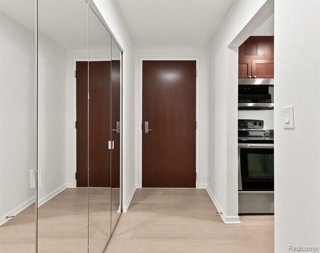 Building Photo - 300 Riverfront Dr