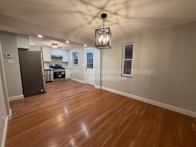 Building Photo - 1053 Edward Dr