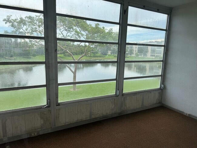 Building Photo - 2039 Rexford A