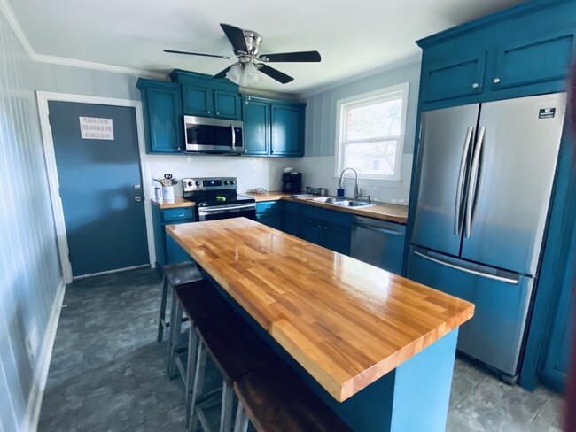 Kitchen. - 1101 Brookwood Cir