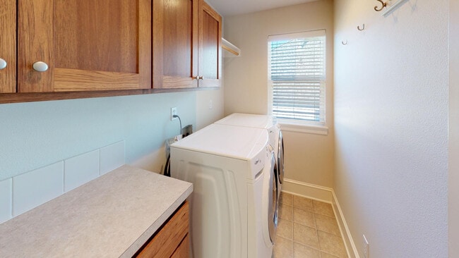 Building Photo - BETHANY LUXURY HOME! NO MOVE-IN DEPOSIT wi...