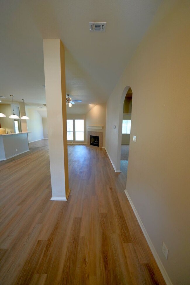 Building Photo - Move-In Ready Property Now Available in Selma, TX! - Realtor Commission: $600