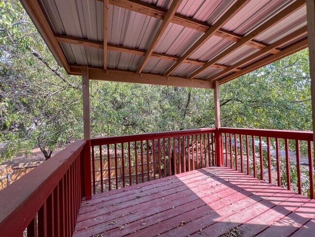 Building Photo - 9703 Roxanna Dr