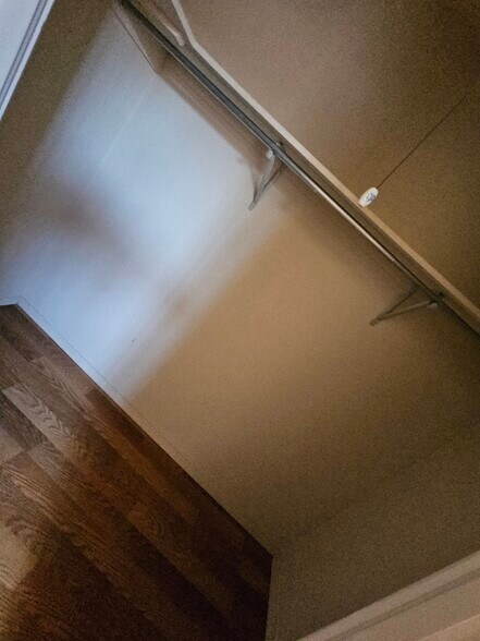 Master walk in closet - 1556 Common Dr