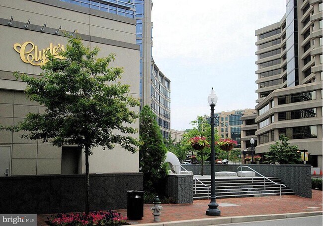 Building Photo - 4601 N Park Ave
