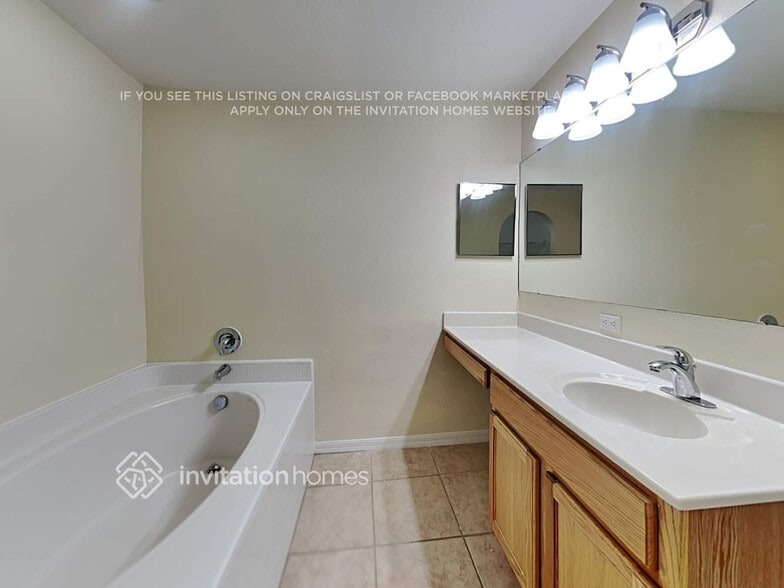 Building Photo - 10341 River Bream Dr