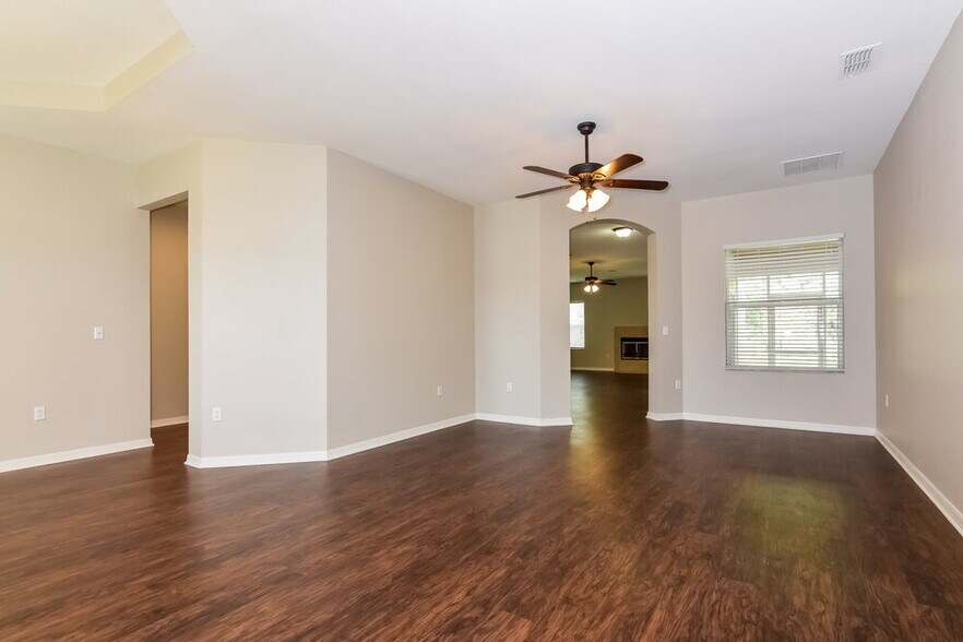 Building Photo - 3677 Sandhill Crane Dr