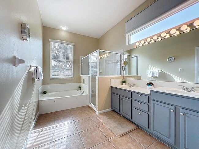 Building Photo - 518 Brighton Dr