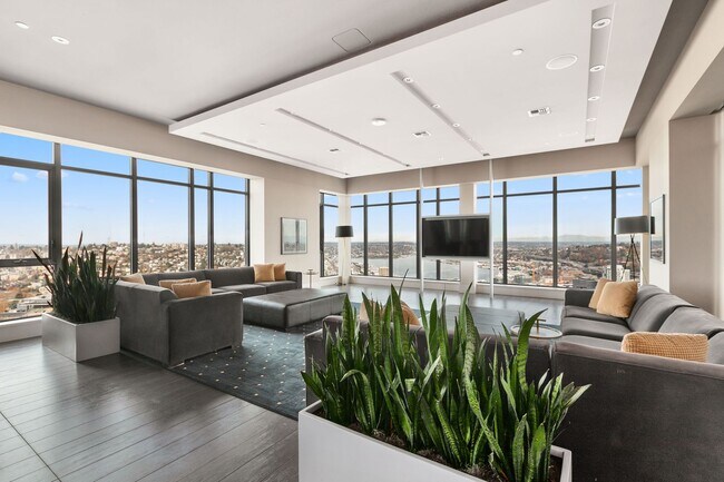 Building Photo - Stellar Denny Triangle Luxury Condo