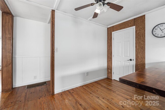 Building Photo - 387 Woodlawn Ave
