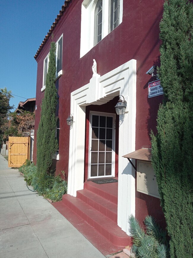 Building Photo - 128 Falcon Ave