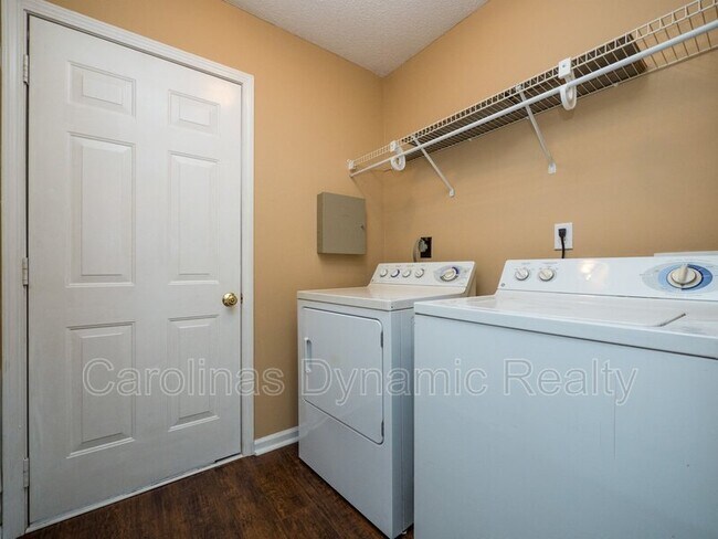 Building Photo - 905 Milkfarm Ct
