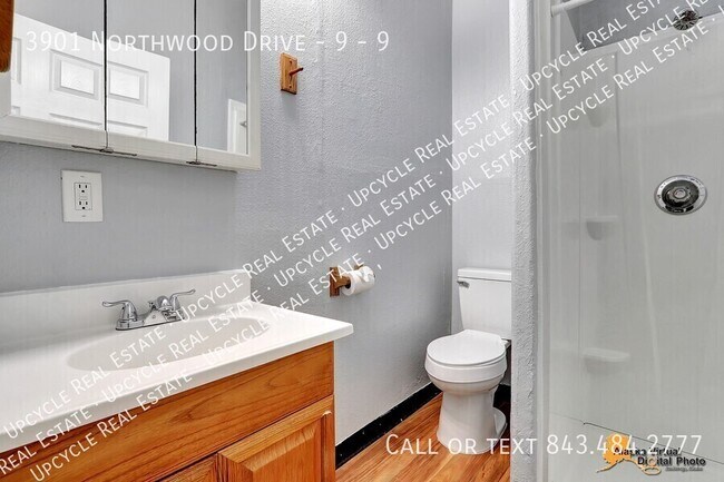 Building Photo - 3901 Northwood Dr