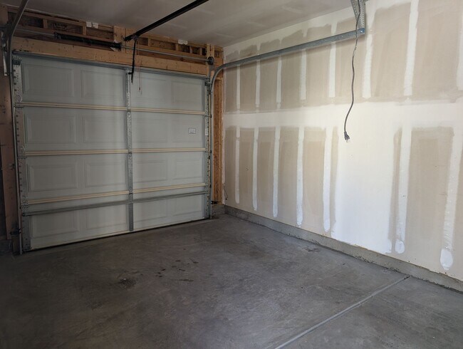 Building Photo - Beautiful Townhome located in Brightwalk!