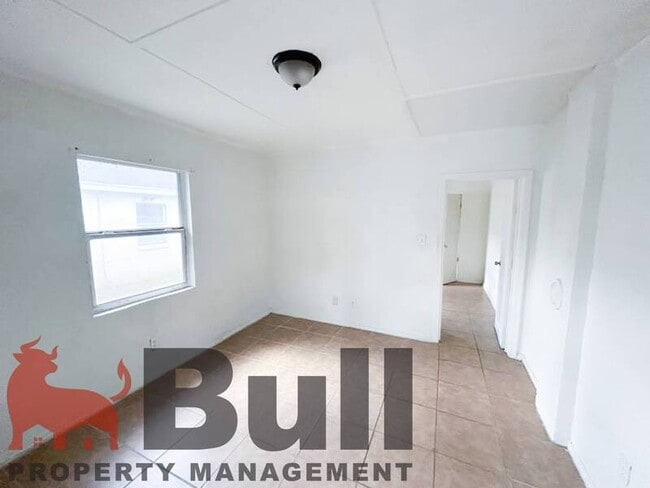 Building Photo - 905 W Anderson St