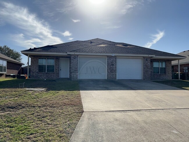 Building Photo - 320 Cedar Ridge Dr