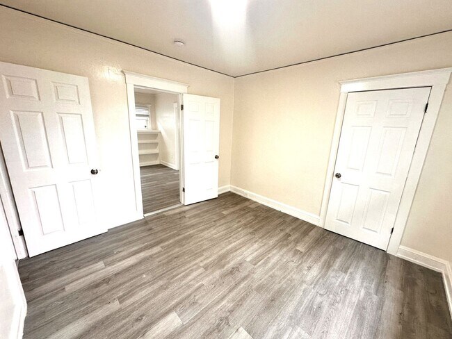 Building Photo - 1321