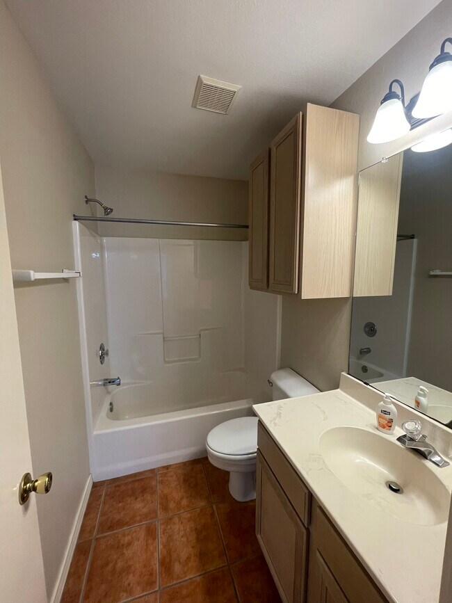 Building Photo - 15413 Palmira Ave