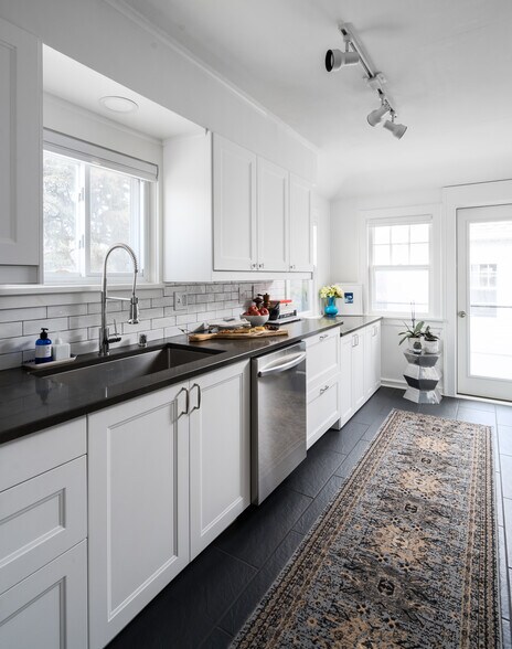 Fully renovated chef's kitchen - 4479 N Woodburn St