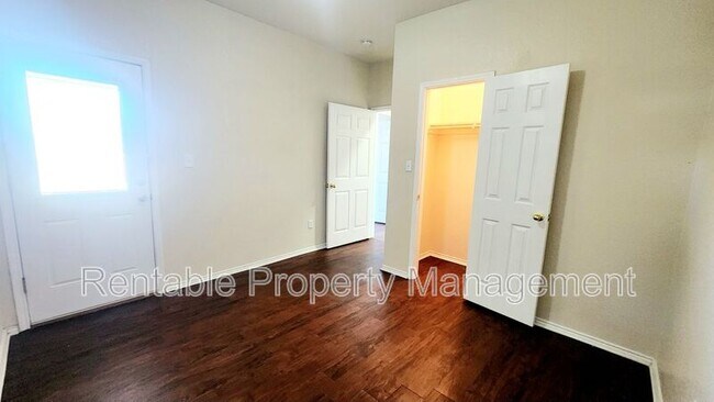 Building Photo - 107 Collett Ct