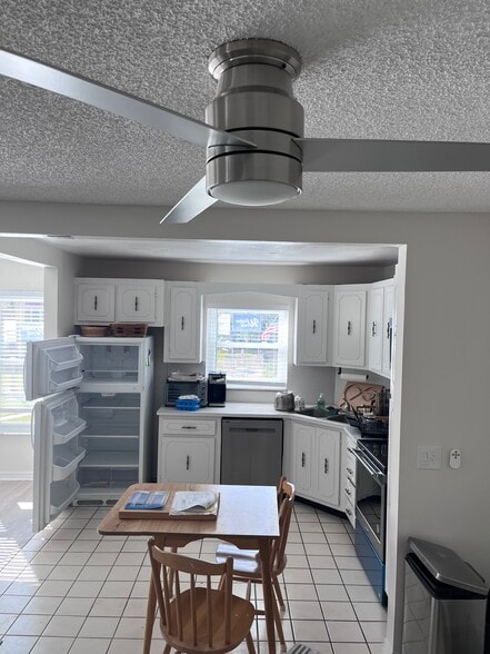 Building Photo - 213 Buttonwood Cir