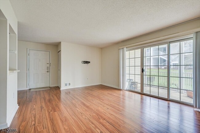 Building Photo - 69 Amberly Ct
