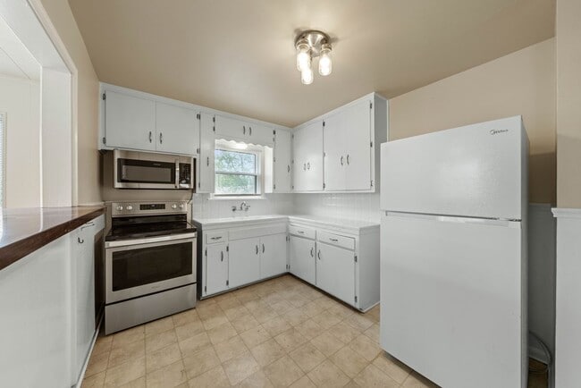 Building Photo - 310 Sumner Dr