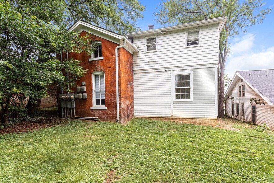 Building Photo - 938 Fortwood St