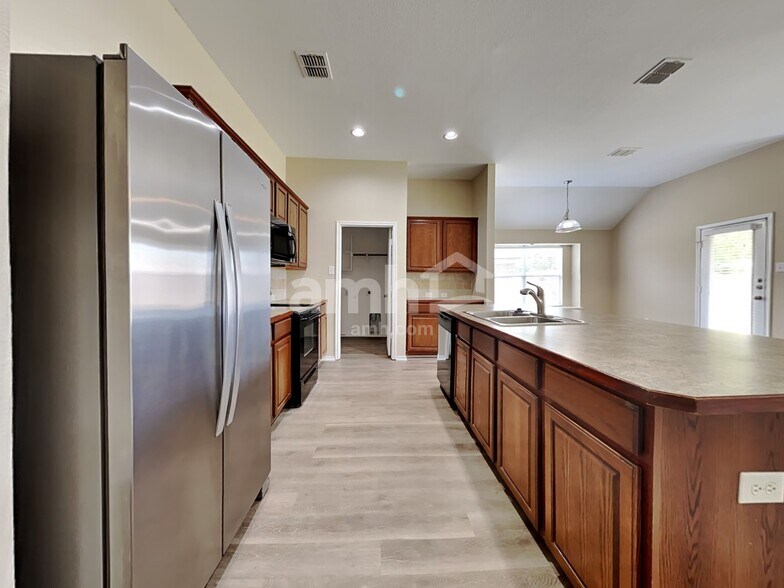 Building Photo - 4004 Heavenly Way