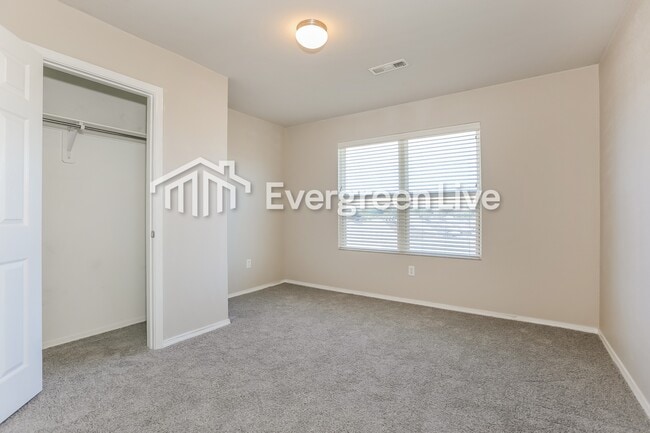 Building Photo - 12 Spg Rdg Ln