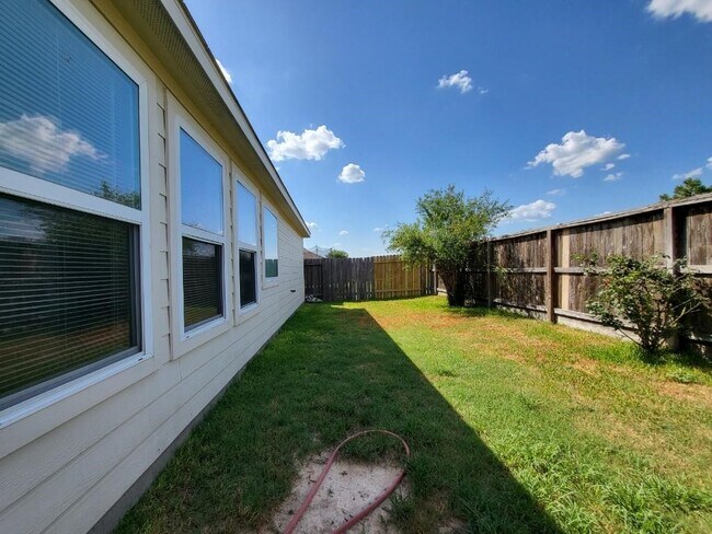 Building Photo - 14802 Fir Knoll Way
