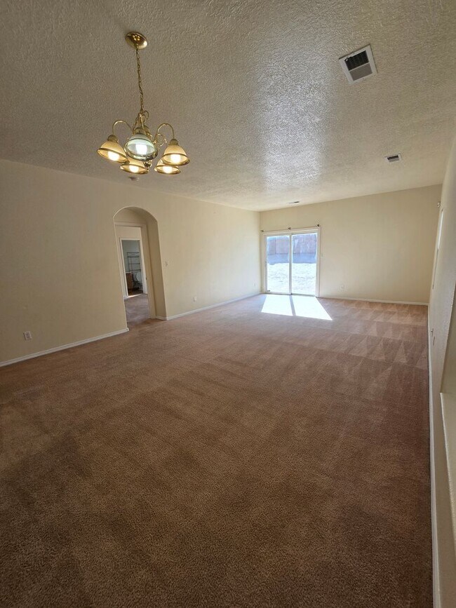 Building Photo - 4 bed, 2 bath home in Northern Meadows