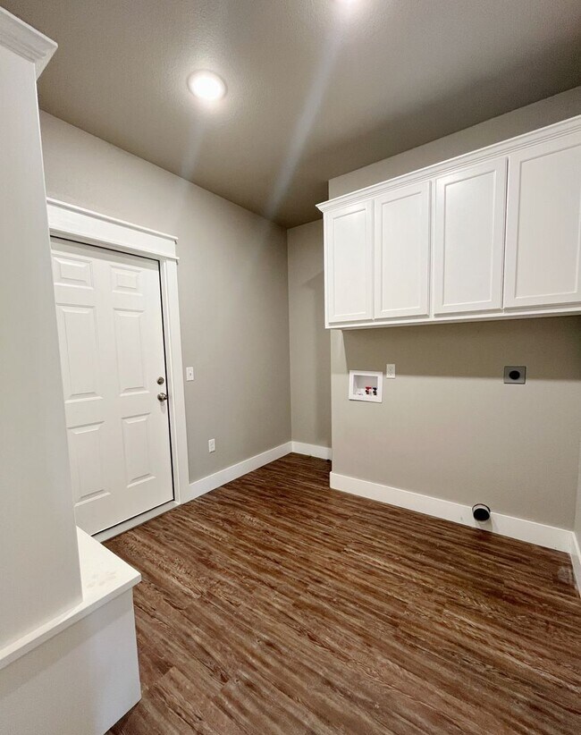 Building Photo - Quiet neighborhoods/Open floor plan/Durant school district