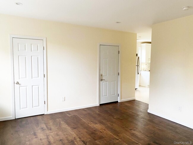 Building Photo - 164 Ashford Ave