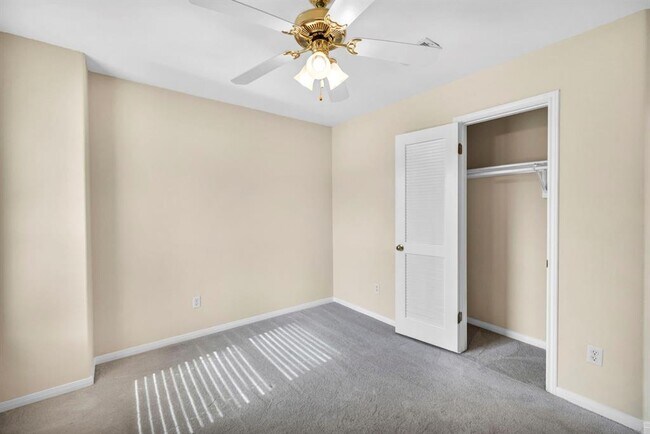 Building Photo - 6806 Thistle Hill Way