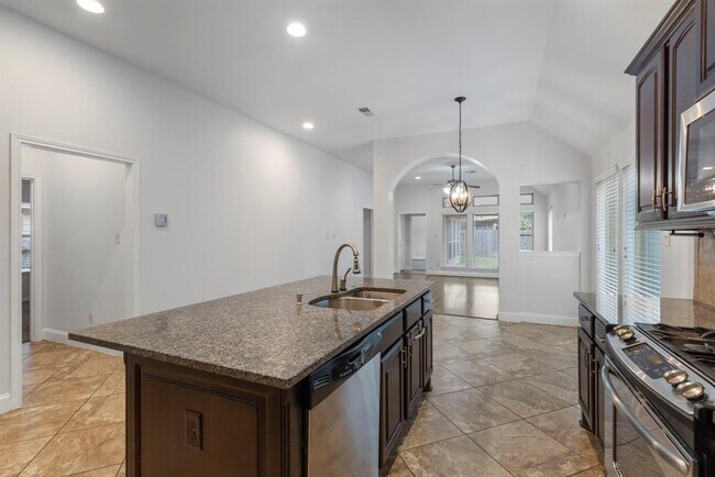 Building Photo - 1315 Cameron Park Ln