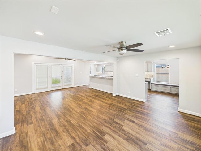 Building Photo - 5627 Cerritos Dr