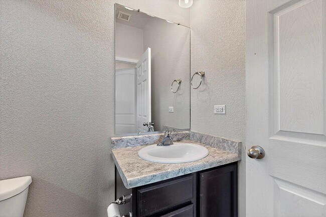 Building Photo - 6736 Tempe Ave NW