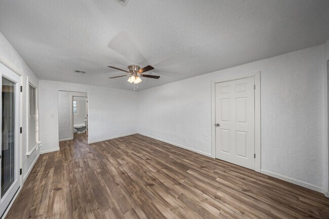 Building Photo - 1702 NW Euclid Ave