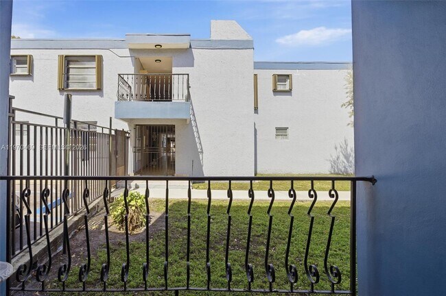 Building Photo - 3001 SW 2nd St