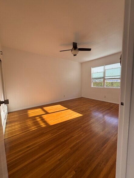 Primary Photo - 1380 Masselin Ave