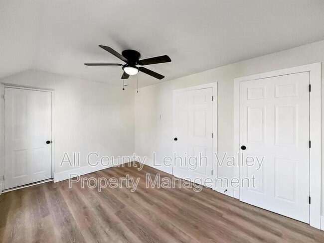 Building Photo - 122 E Goepp St