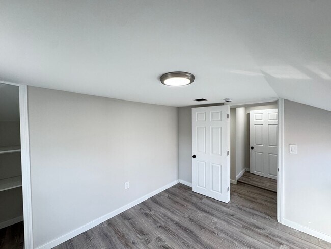 Building Photo - BRAND NEW RENOVATION! Modern 3BR Single Fa...