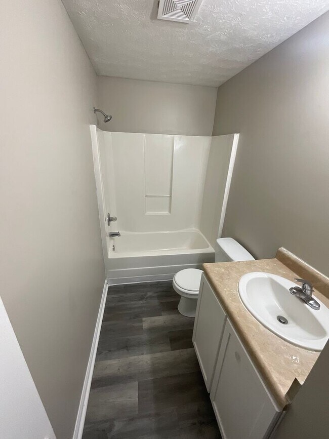 Building Photo - 4 Bed 2 Bath for Rent