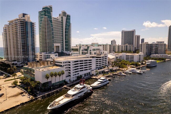 Building Photo - 3001 S Ocean Dr