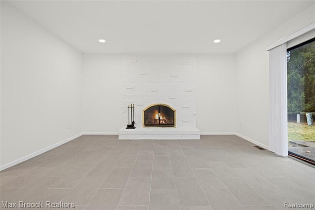 Building Photo - 28977 Lake Park Dr