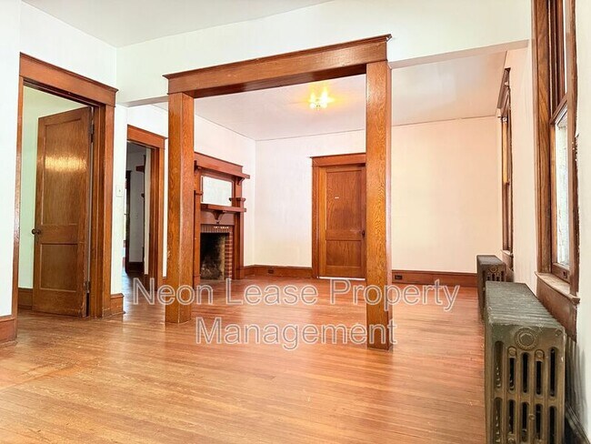 Building Photo - 303 E 6th St
