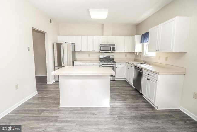 Building Photo - 2506 Weston Ct